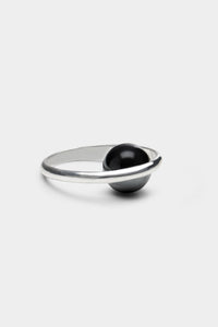 Oval ring with hematite stone
