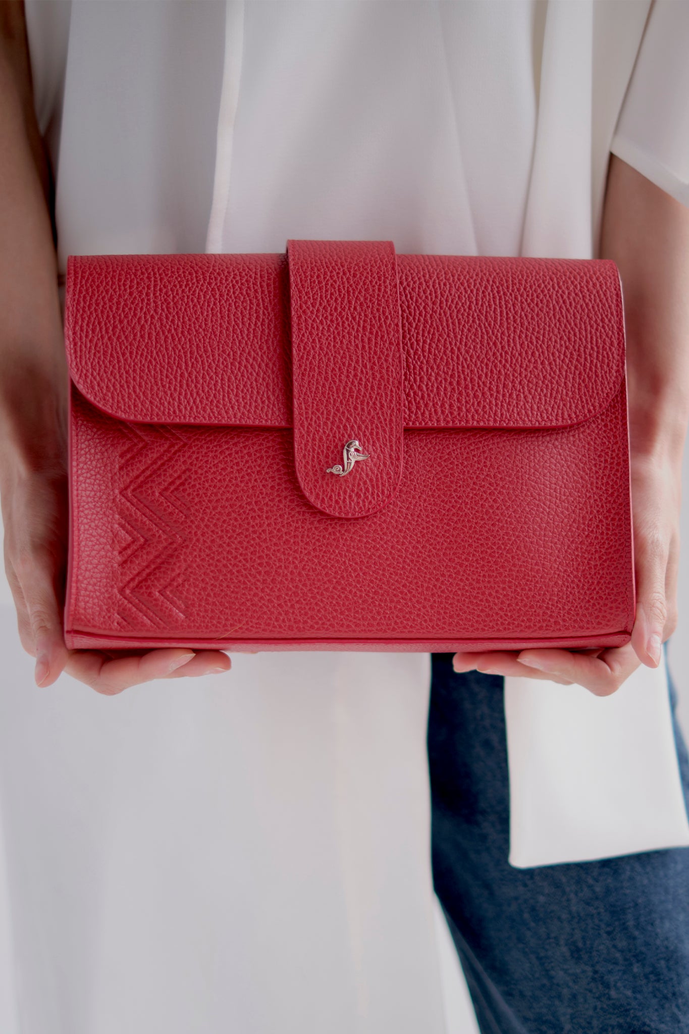 Kars leather clutch in red