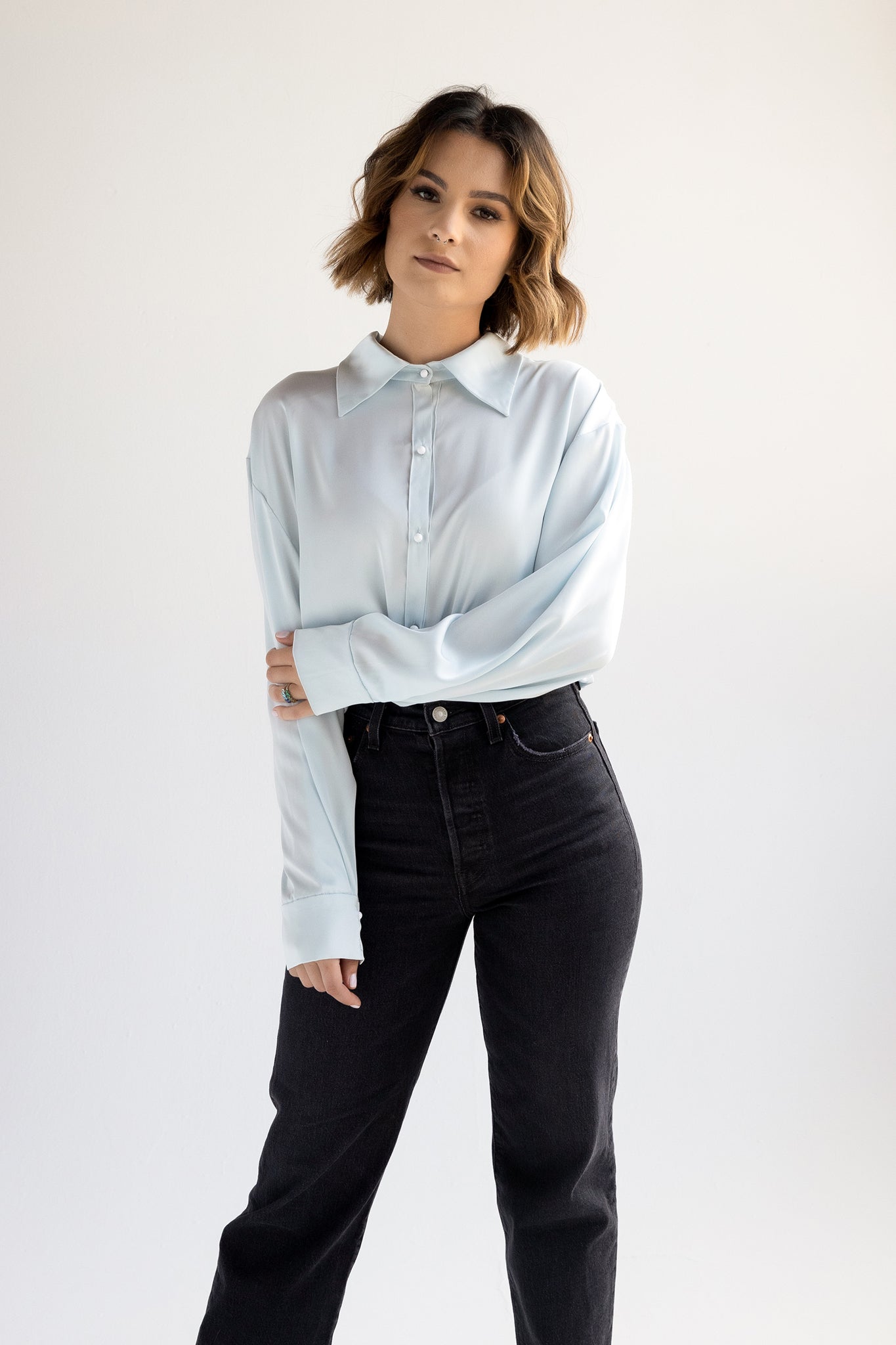 Oversized silk cropped shirt in blue