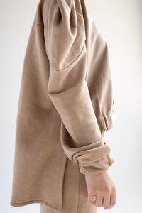 Contrast sweater with cacoon sleeves and asymmetric hem in tan